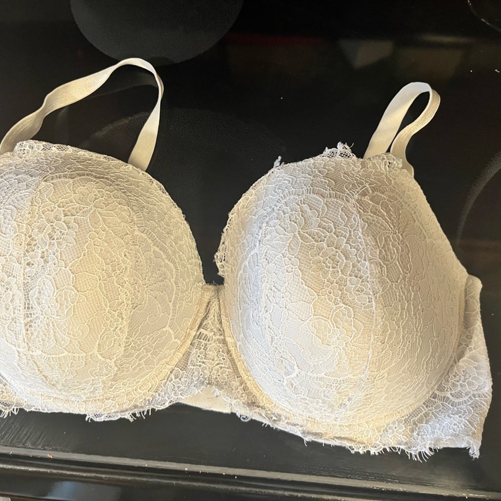 Victoria's Secret Lace Bra in Cream